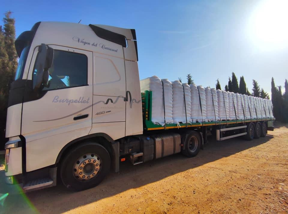 2 Camión con 24 palet de burpellet  SACOS DE 15 KG certificado