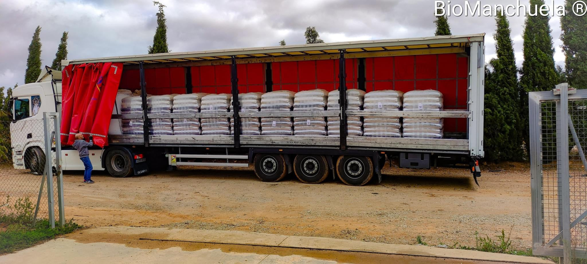 2 Camión con 24 palet de bioforestal SACOS DE 15 KG certificado